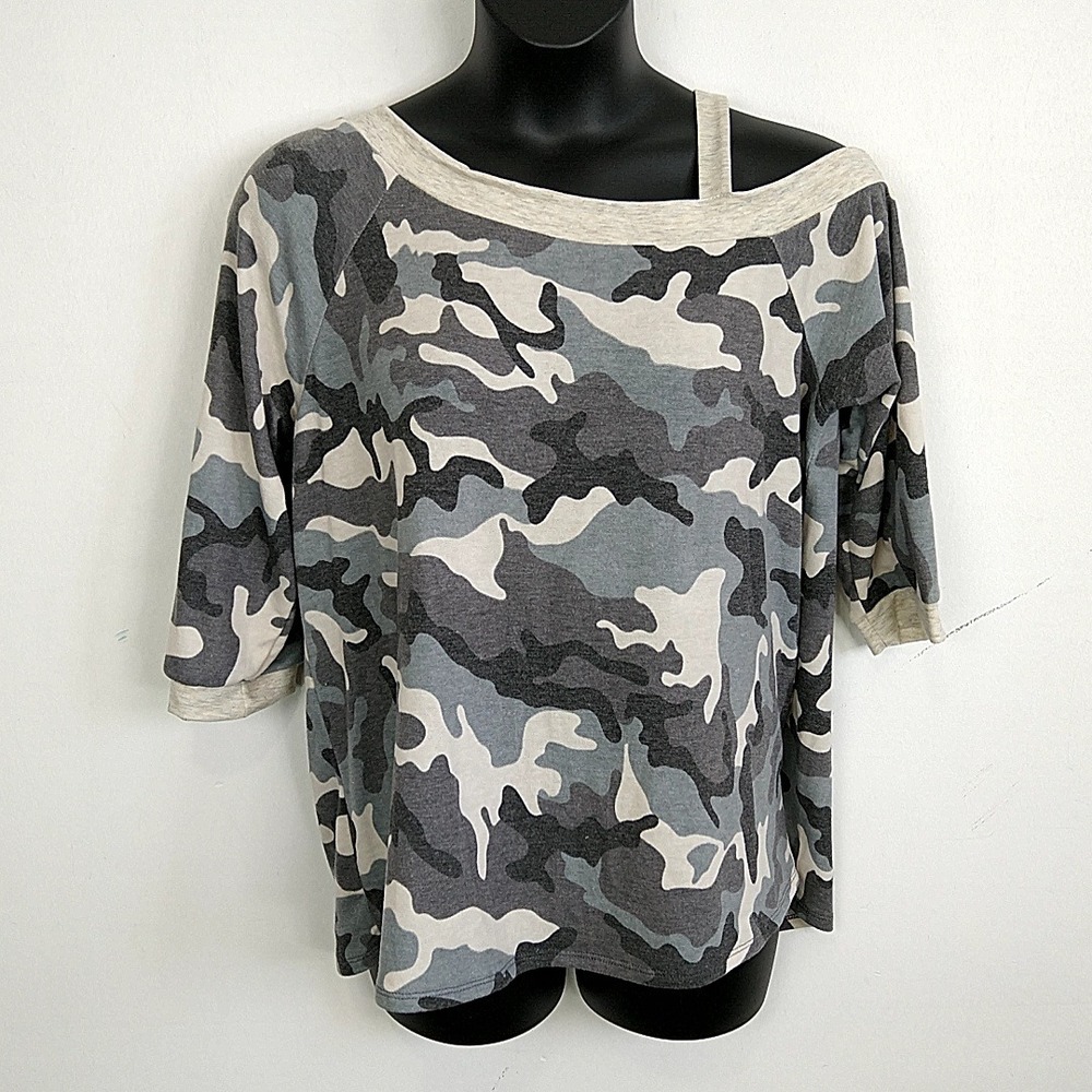 Chicsoul Camo Top Womens 2x Grey Cold Shoulder 3/4 Sleeve Knit Edgy